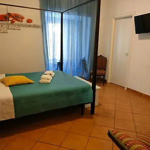 Vittorio Ll House Guest house